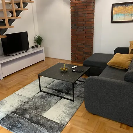 Riverside With Private Parking *