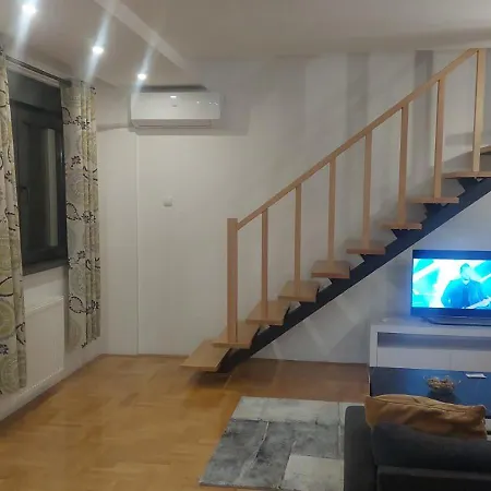 Riverside With Private Parking Apartment *