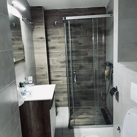 Daire Riverside With Private Parking *